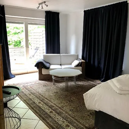 Koeniglicher Aufenthalt Inmitten Der * Хюрт