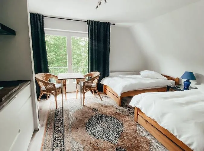 Koeniglicher Aufenthalt Inmitten Der *